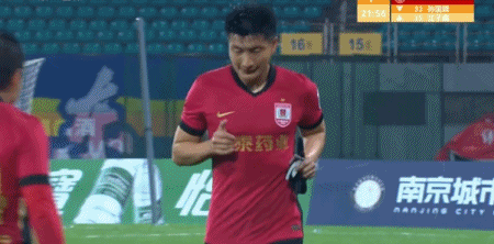 球探体育-南京城市2-1逆转长春亚泰,泽-维托尔破门、余梦辉建功